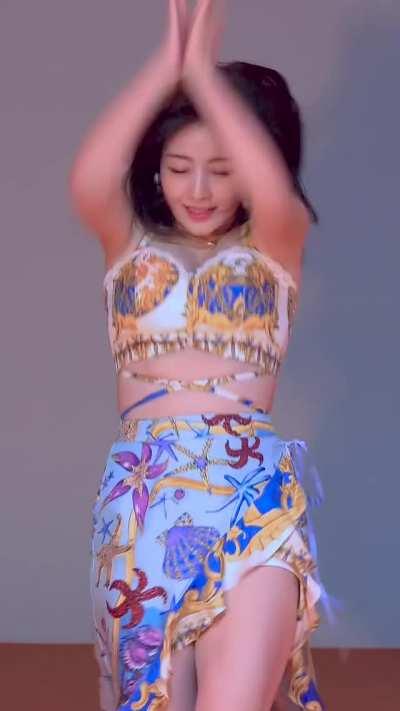 Jihyo - a classic, 👀