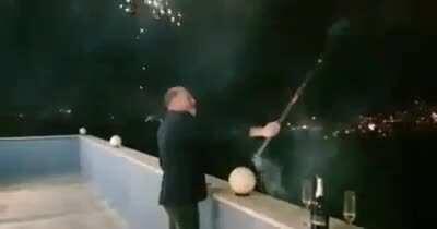 ser humano + fogos de artificio