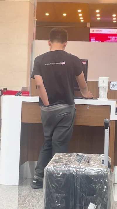 This dude at an airport on a free public computer just going at it for a full minute.