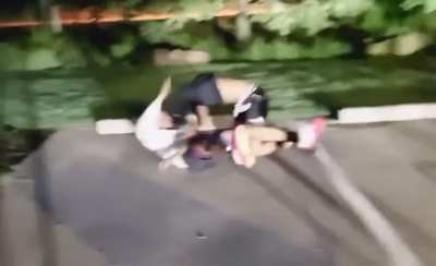 Guy Fight - Two Men Throw Hands To Settle Beef 1v1 Fight