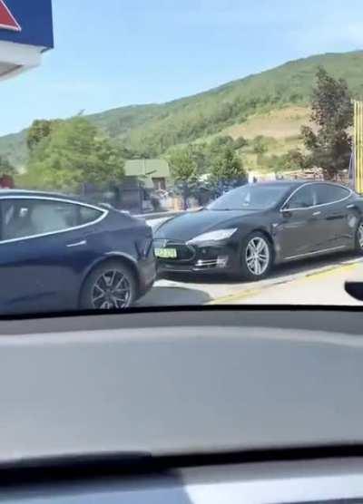 Just 19 Tesli u redu za punjenje u HR