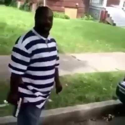 DaBaby out here in DA HOOD GRINDING 🚫🧢😈