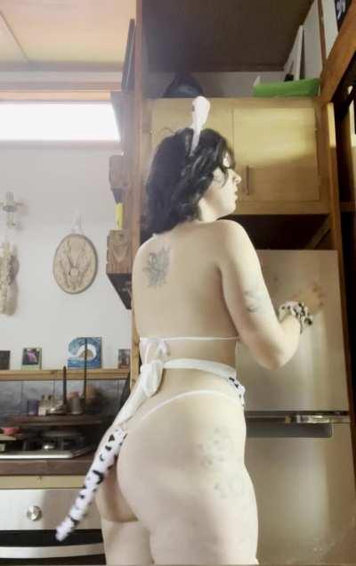 Can I be your cheerleader while you game? 😈