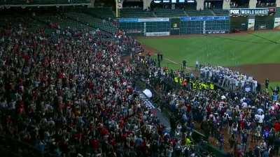 [Highlight] Jorge Soler's World Series MVP presentation.