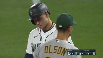 [Highlight] Jarred Kelenic beats the shift with an incredible bunt down the line.