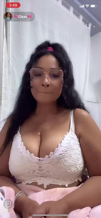 Sexy latina milf 