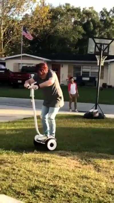 Бабушка раскормила внучку. Как отомстила внучка бабушке: смотрите видео!