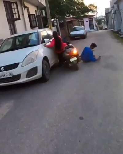 Initially I thought blue shirt guy and the girl are on scooty