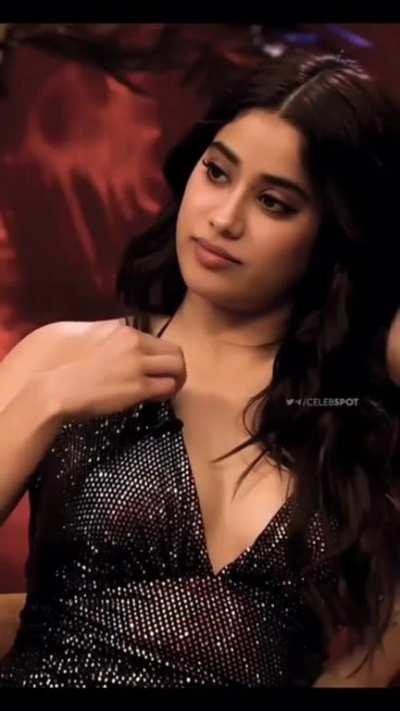 Jahnvi kapoor bouncing boobs 👀😋