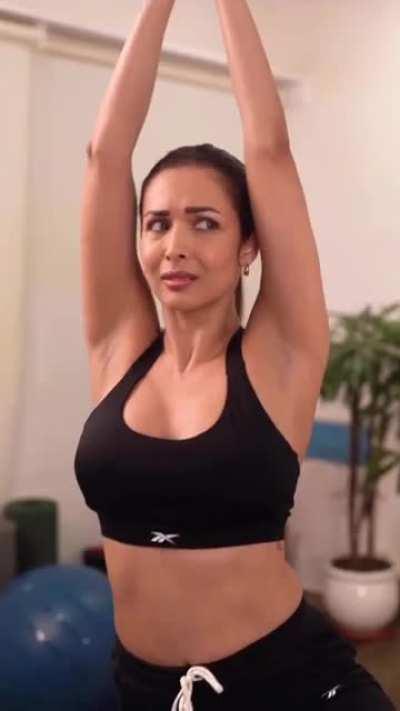 Malaika Arora Hot Yoga 🥵👅💦