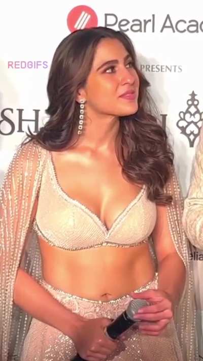 Sara ali khan hot anyone up