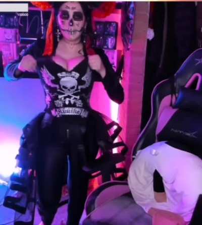 Este ya lo había subido pero se borró junto con varios otros, cuando me banearon la cuenta Reddit de los clips, ¿Los vuelvo a subir?