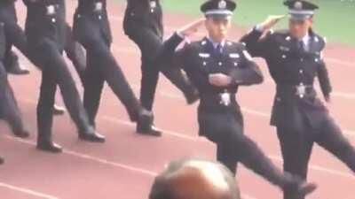 这谁啊，拖出去毙了