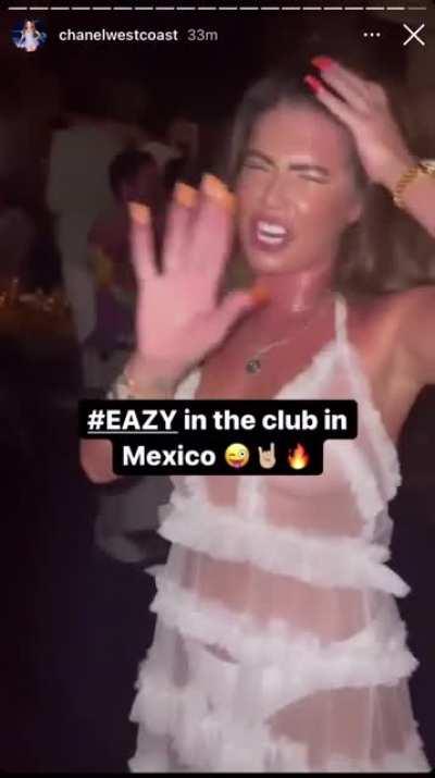 Video full of nip slips