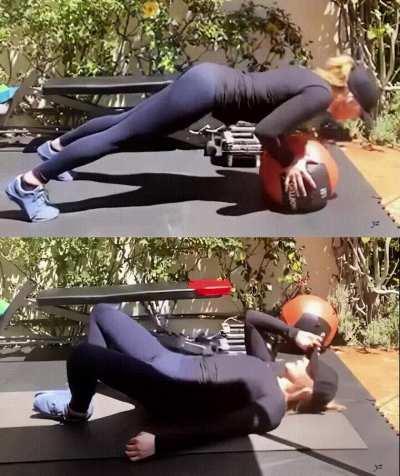 Chloe Grace Moretz working out