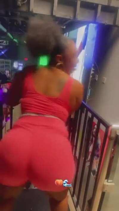 Jasmine Nagol (@_p0undcake)