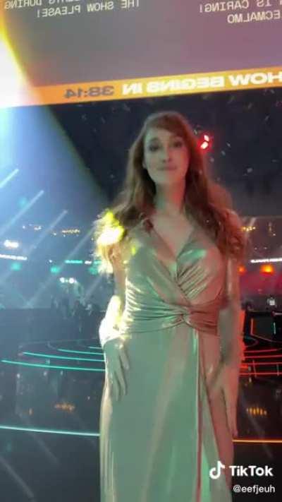 Another video of that beautiful dress today! 😍