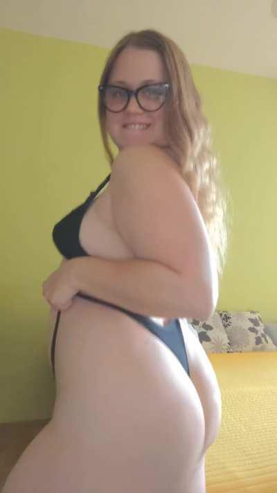 shaking my ass for your attention