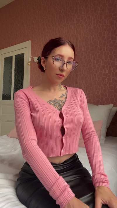 Yes, no panties under the pencil skirt for me today