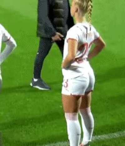 That Ass is too much 😩