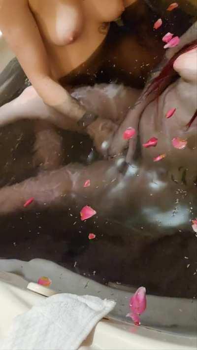 A hot tub an a massage? Wow 😳