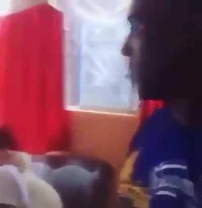 motivo do muca nao tirar a touca