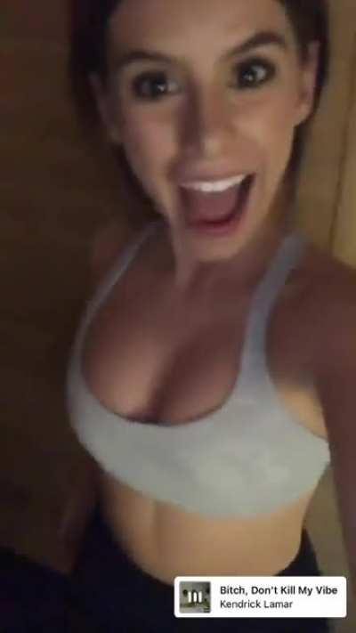 Sports bra cycling 👀 - without annoying mobile phone icons