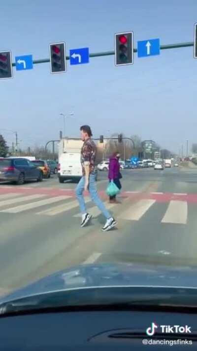 How does he do this!?