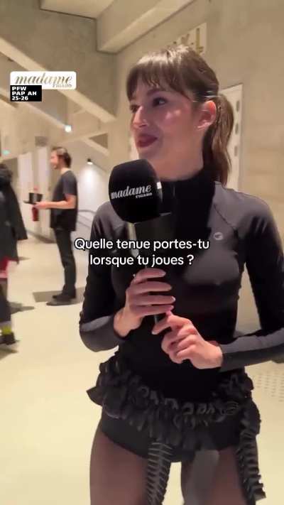 Ursula looks so good in black😍❤️