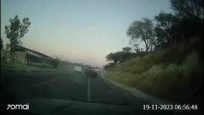 Video completo de la cobarde emboscada del Cártel de Jalisco contra miembros del Ejército que dejó tres militares muertos en Teocaltiche.