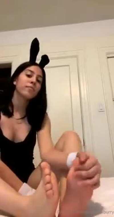 Ohstrawburry feet old