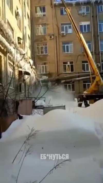 Зато я сбил сосулю.