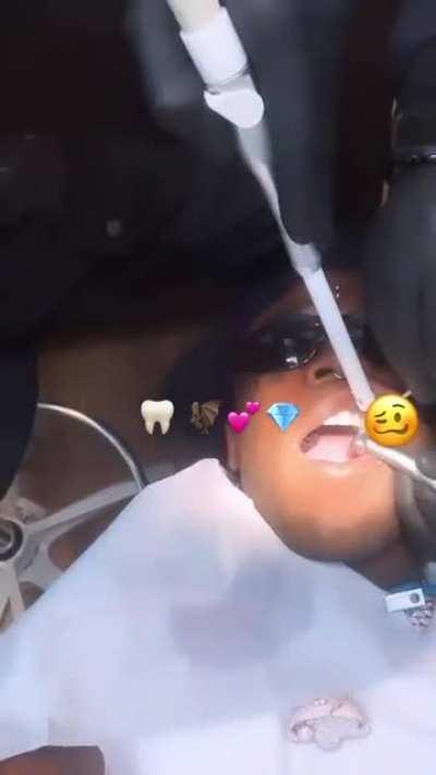 Uzi listening to MTR at the dentist🙌🏽✨🫂