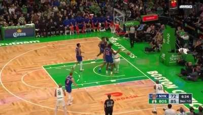 [Highlight] Jericho Sims blocks Jayson Tatum then does a very subtle Mutombo finger wag