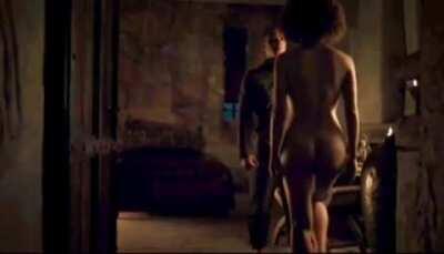 Her back dimples 😍