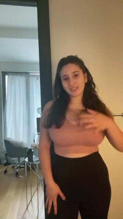 Can’t get enough of her bazongas 😍