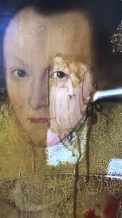 Hundreds of years of yellowing varnish being removed from 1617 Jacobean Panel Portrait of a Noblewoman