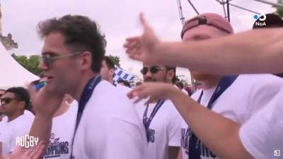 Penaud and LBB interview at the parade in Bordeaux, he left the zebra in Cardiff :(