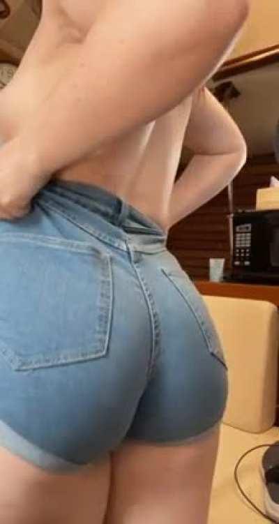 Do you like how my ass shakes in these?