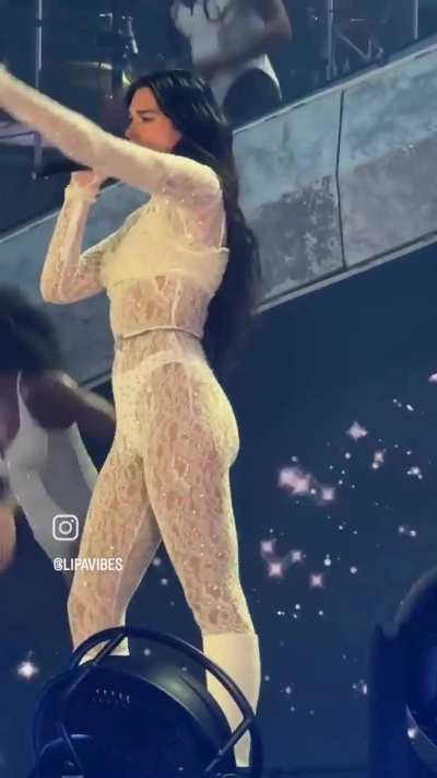 Her fat ass can't be contained 🥵 Dua Lipa