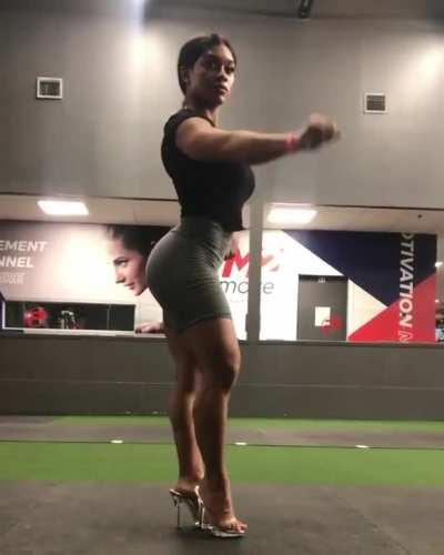 What is your recommended protocol to follow regarding on-season vs off-season posing? Time, frequency, etc. 📽Maia Alleyane.