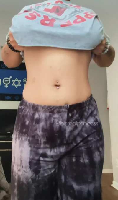 I need my busty 30F Titties played with ❤️