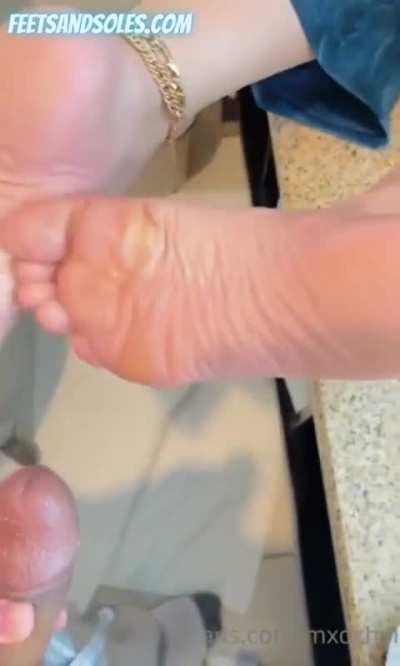 Mxdchai cum on soles