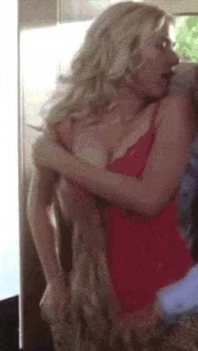 Scarlett Johansson in he's just not that into you (mobile crop) (slow mo)