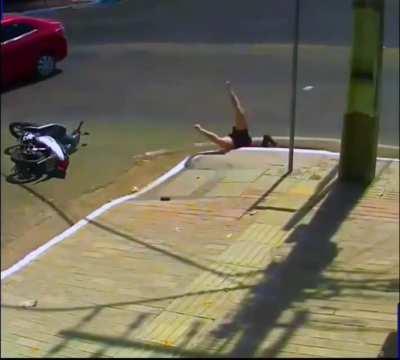 Cuando no le das bola al cartel de PARE