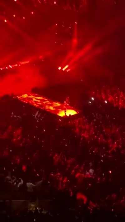 Crowd sings Mr. Rager while Cudi dance. (Dallas 8/30/22)