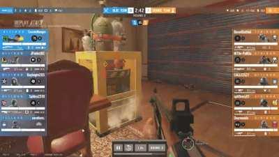 Me (unknowingly) singlehandedly setting the world record for fastest loss for a round :(