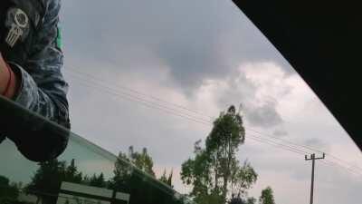 Gringo pidiendo derechos en retén