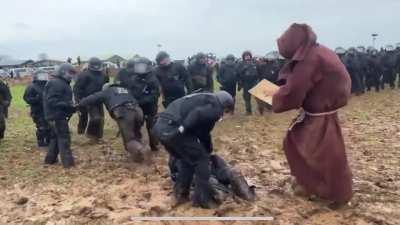 Mud wizard humiliates local government enforcers