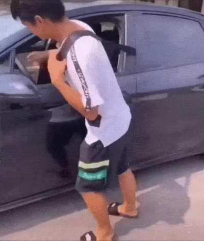 How to move a broken-down car more easily when you don't have help